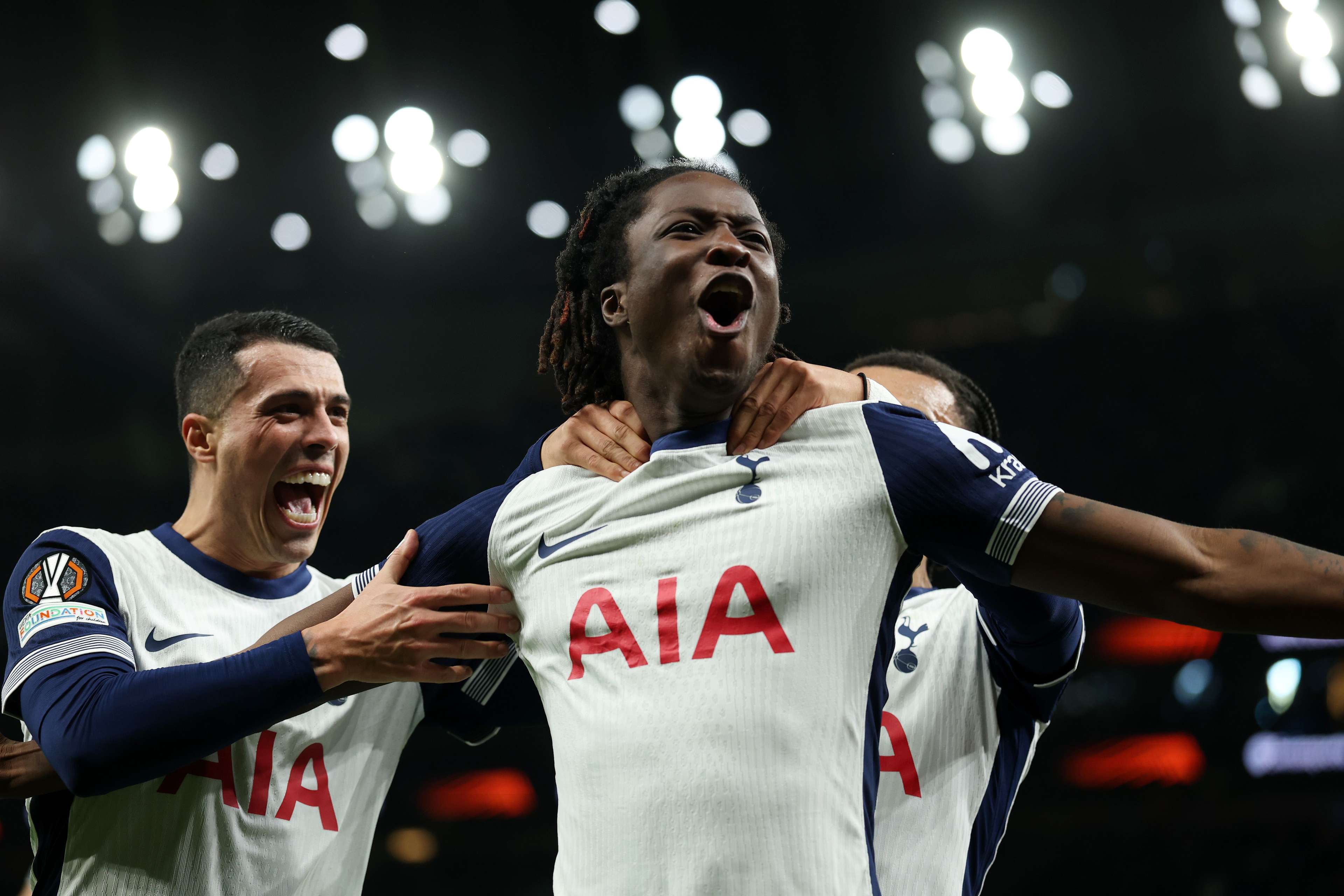 蓝色代表自 蓝色代表自